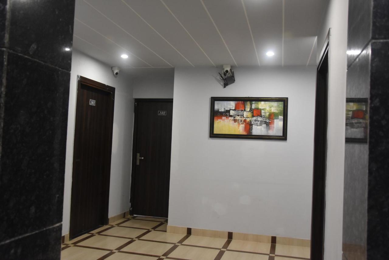 Hotel De Luxe Basai Road Gurgaon Esterno foto