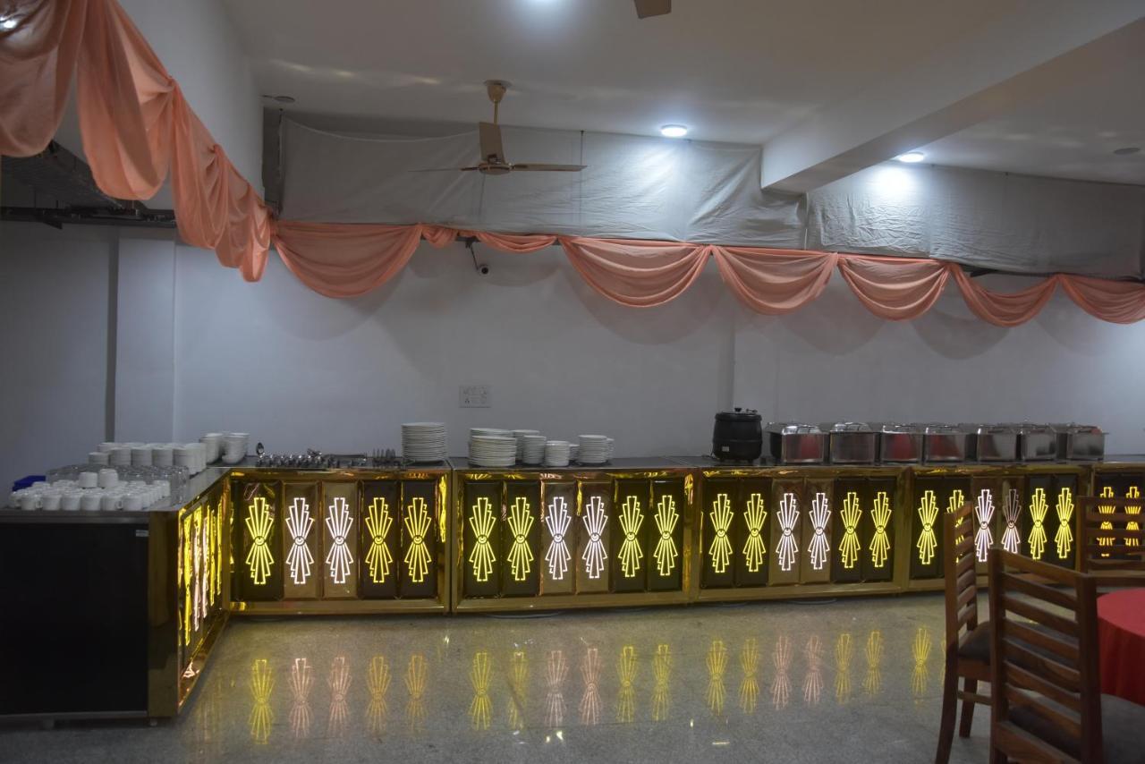 Hotel De Luxe Basai Road Gurgaon Esterno foto