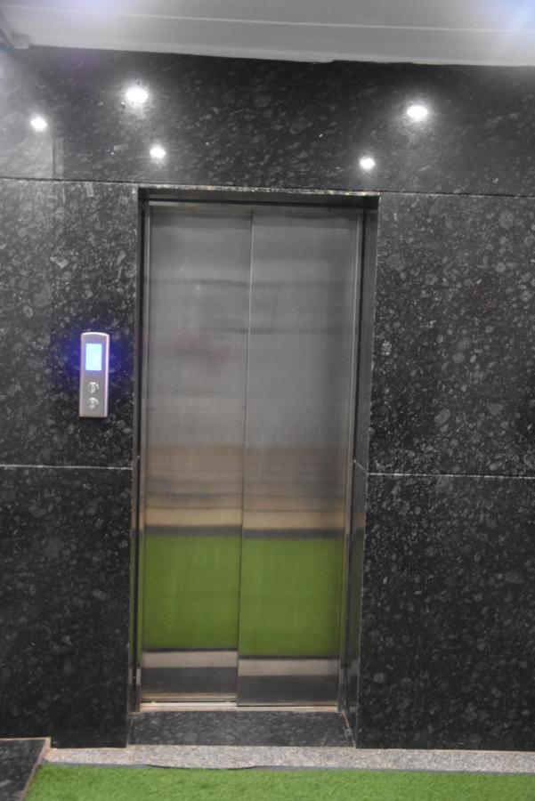 Hotel De Luxe Basai Road Gurgaon Esterno foto