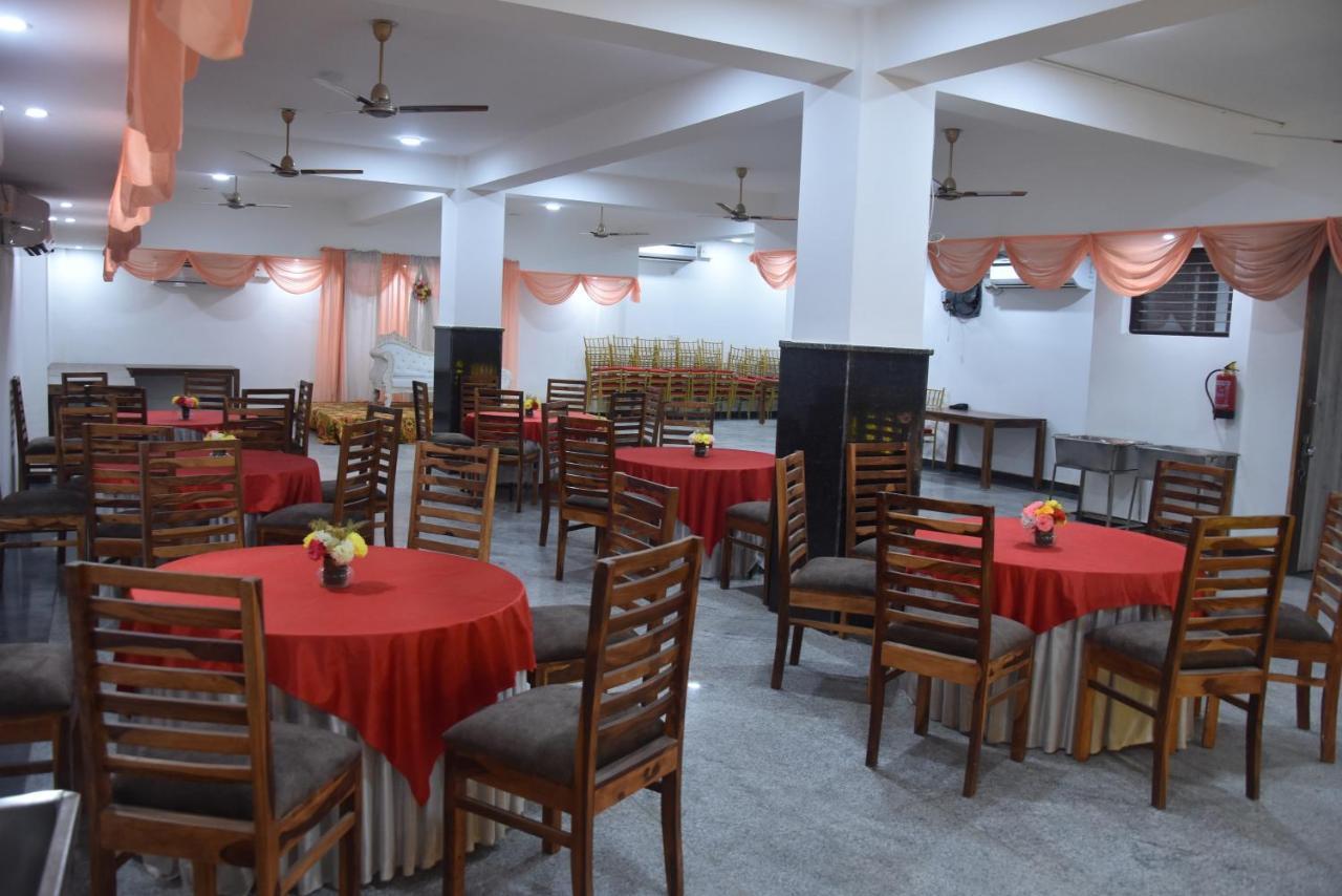 Hotel De Luxe Basai Road Gurgaon Esterno foto