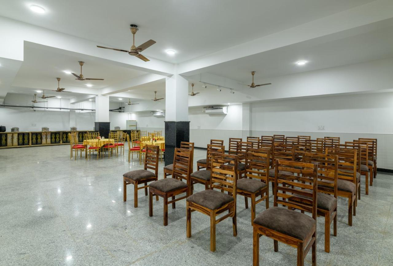 Hotel De Luxe Basai Road Gurgaon Esterno foto