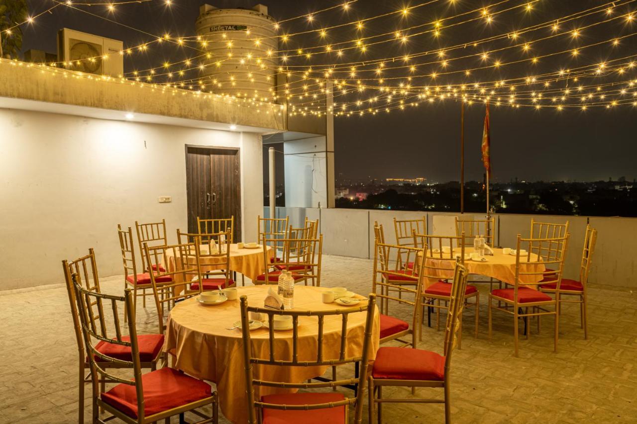 Hotel De Luxe Basai Road Gurgaon Esterno foto
