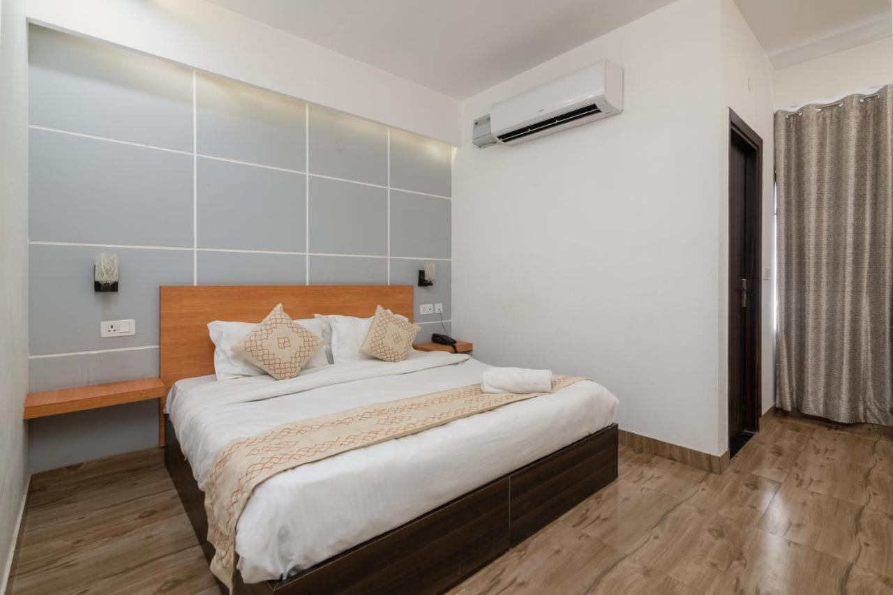 Hotel De Luxe Basai Road Gurgaon Esterno foto
