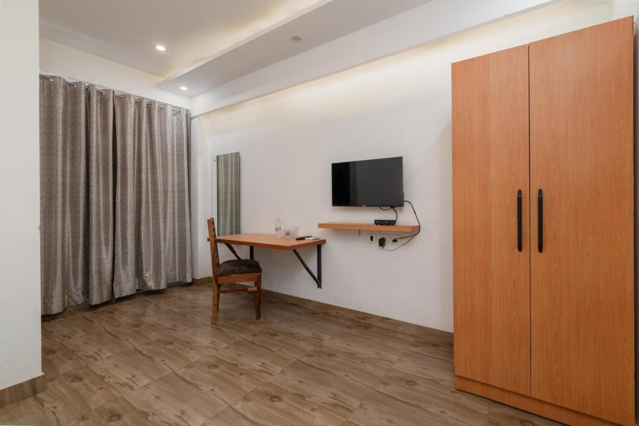 Hotel De Luxe Basai Road Gurgaon Esterno foto