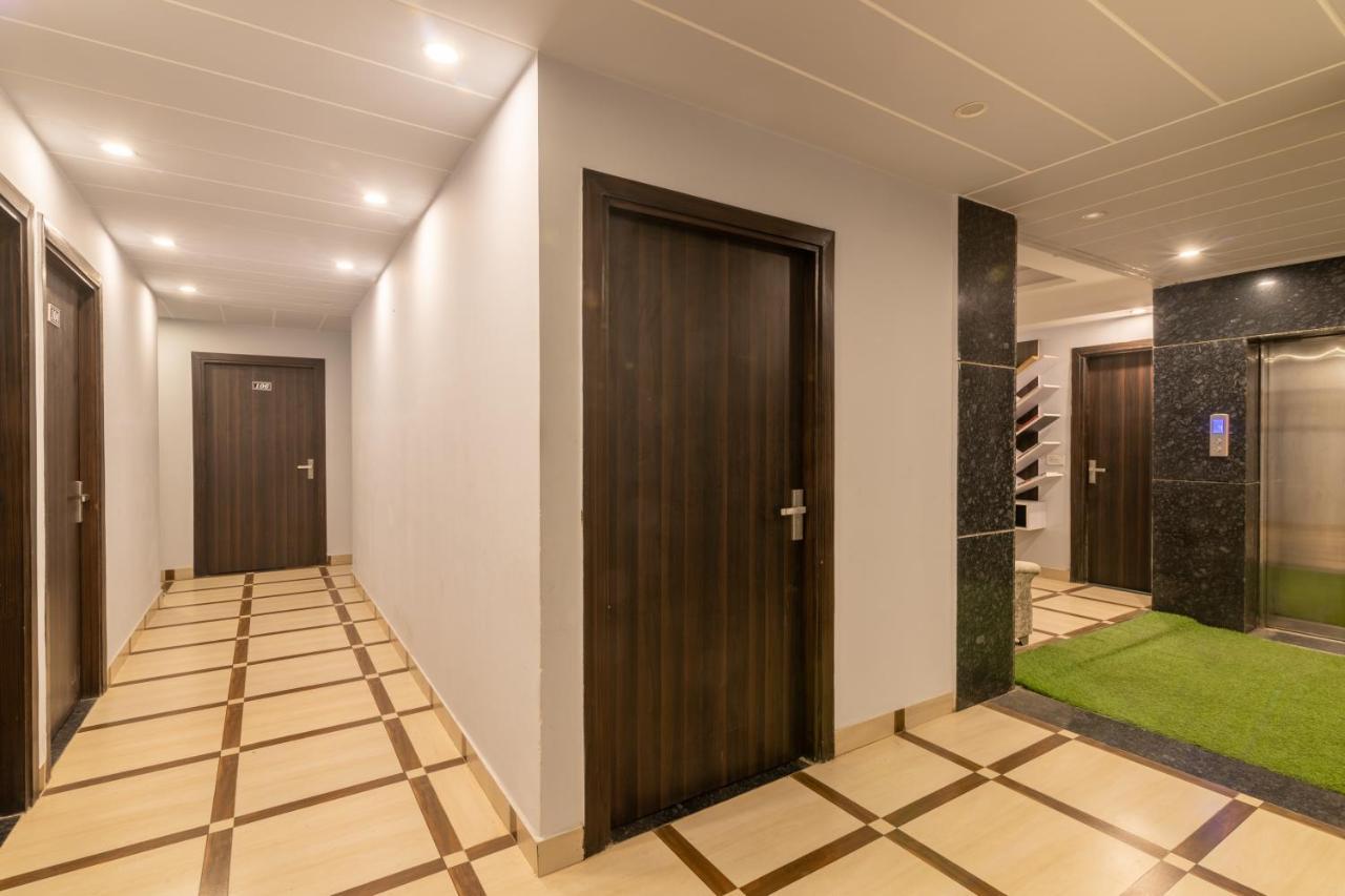 Hotel De Luxe Basai Road Gurgaon Esterno foto