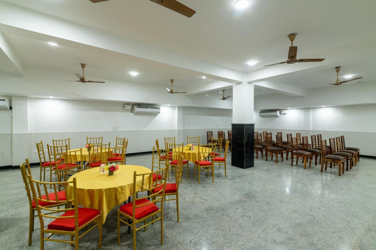 Hotel De Luxe Basai Road Gurgaon Esterno foto